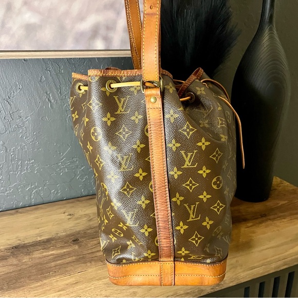 Louis Vuitton Brown Monogram Shoulder Bag with Vachetta Leather - Picture 3 of 9